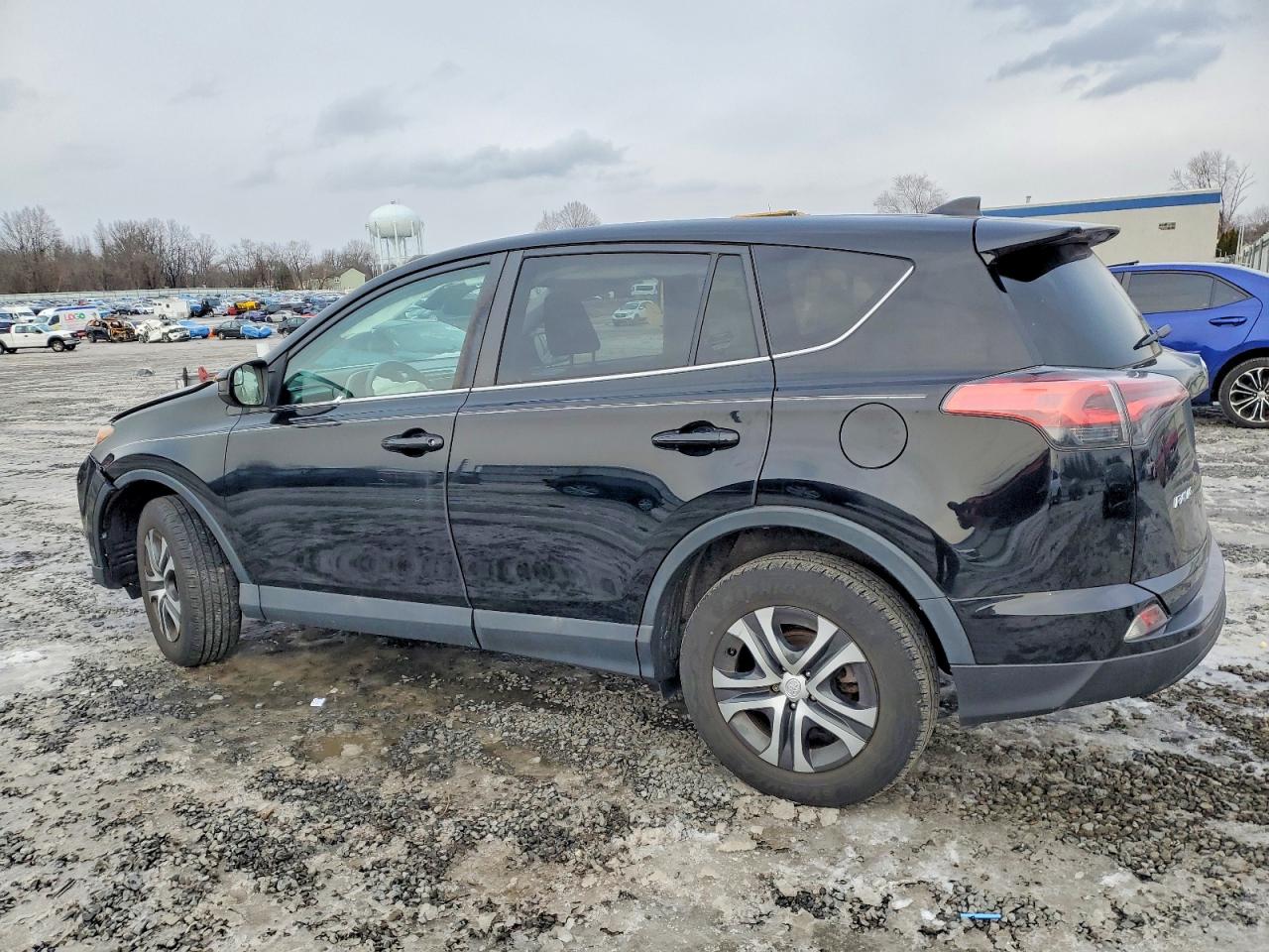 2018 TOYOTA RAV4 LE photo 2