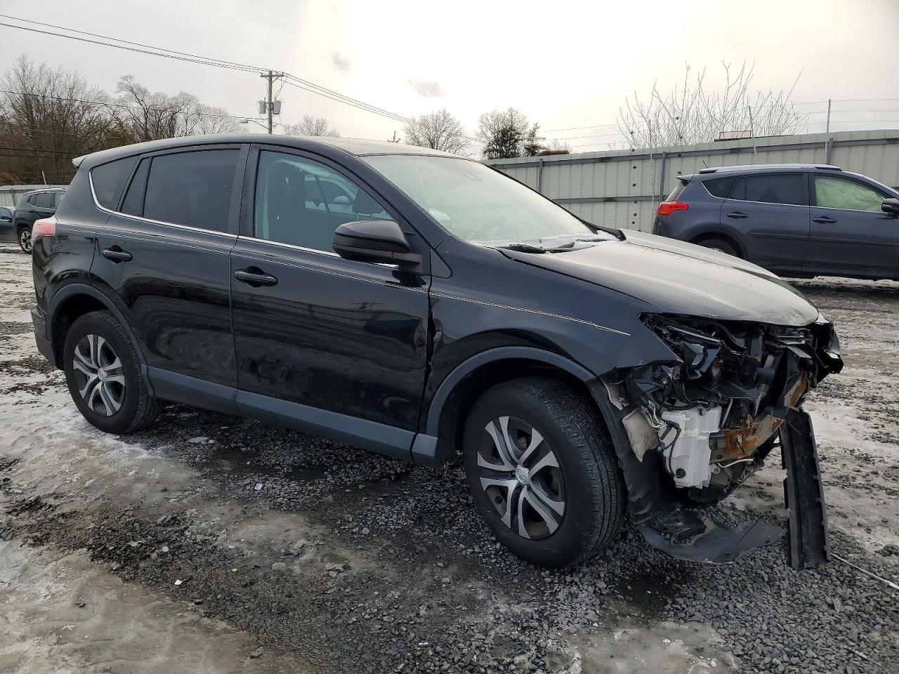 2018 TOYOTA RAV4 LE photo 4