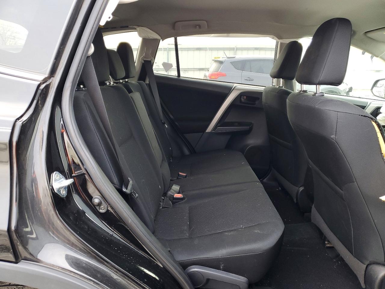 2018 TOYOTA RAV4 LE photo 11