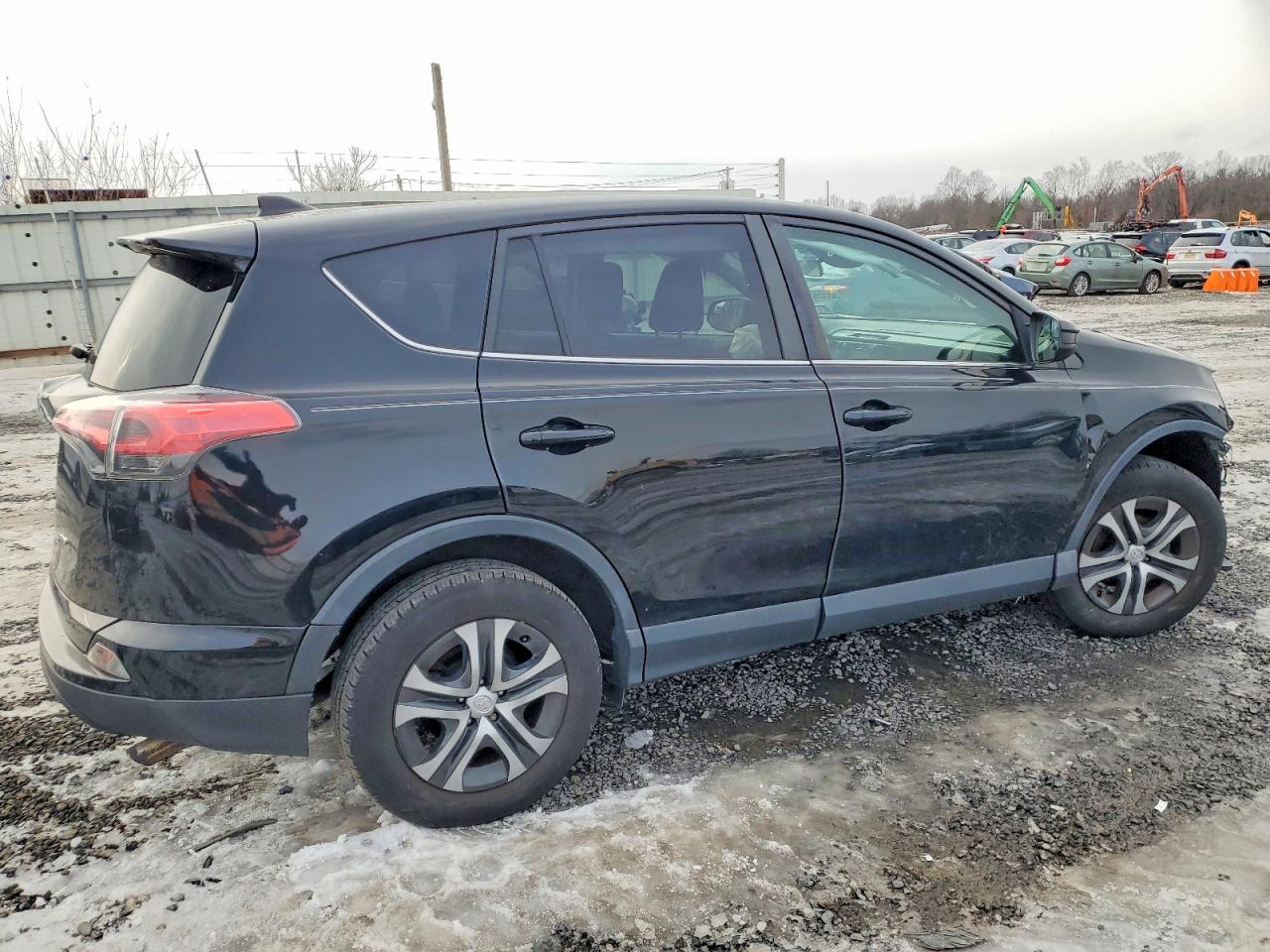 2018 TOYOTA RAV4 LE photo 3