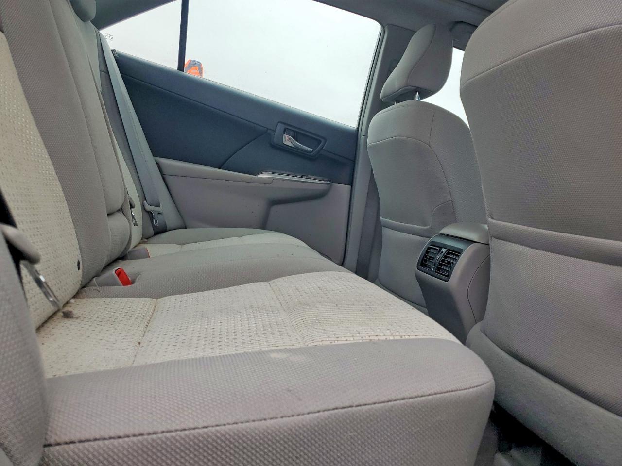 2014 TOYOTA CAMRY L photo 10
