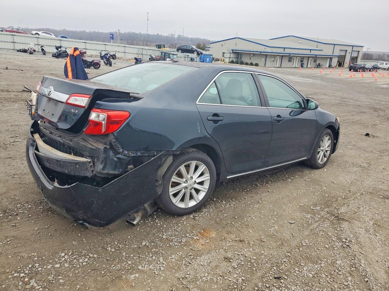 2014 TOYOTA CAMRY L photo 3
