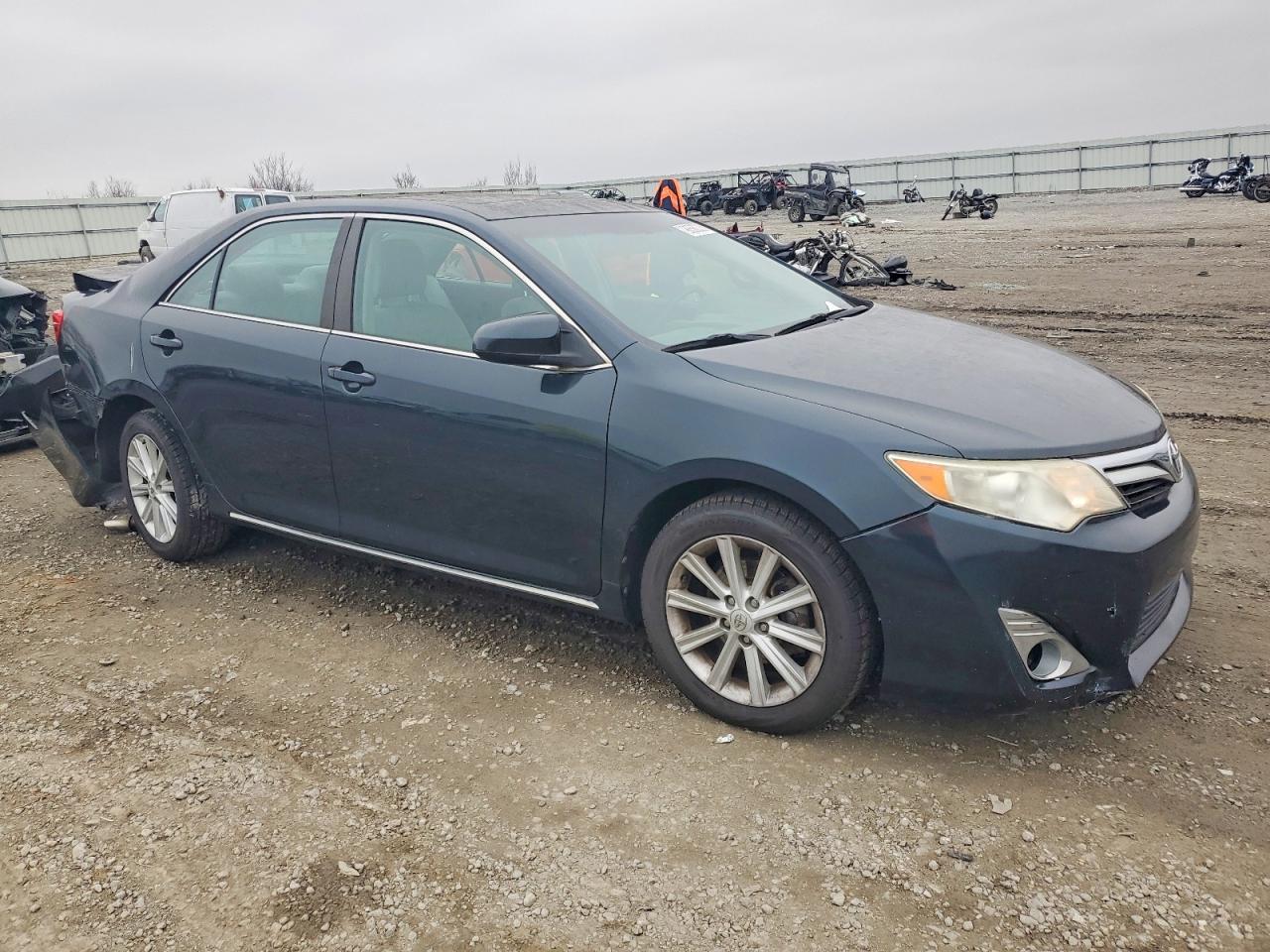 2014 TOYOTA CAMRY L photo 4