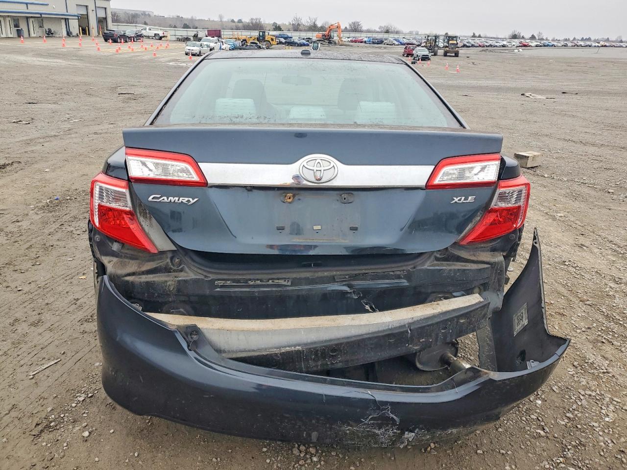 2014 TOYOTA CAMRY L photo 6