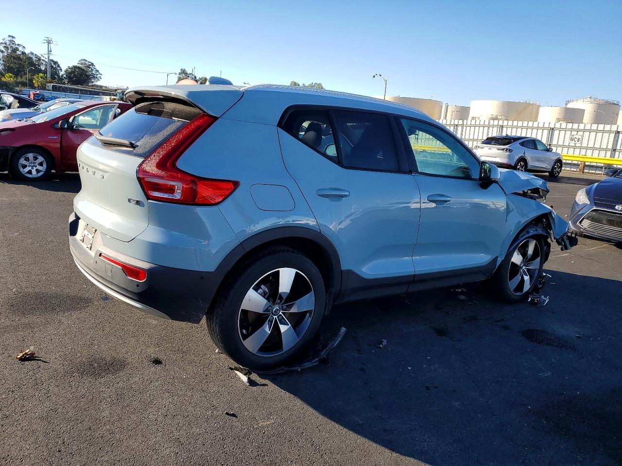 2019 VOLVO XC40 T5 MOMENTUM photo 3