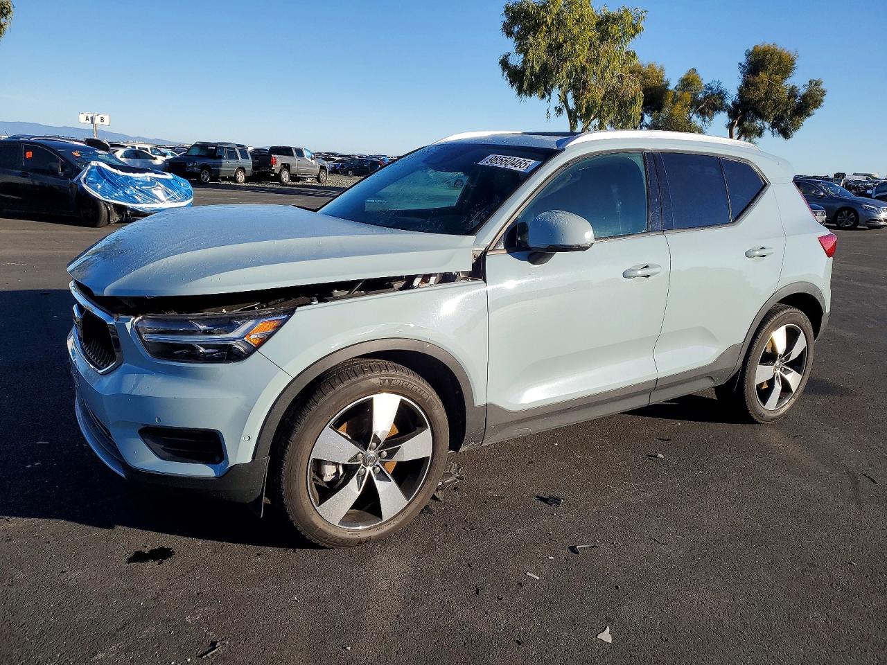 2019 VOLVO XC40