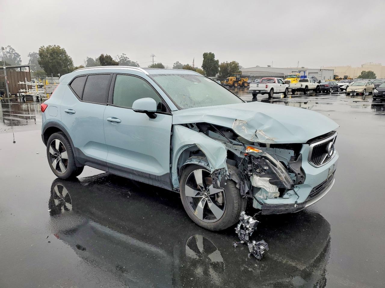 2019 VOLVO XC40 T5 MOMENTUM photo 4