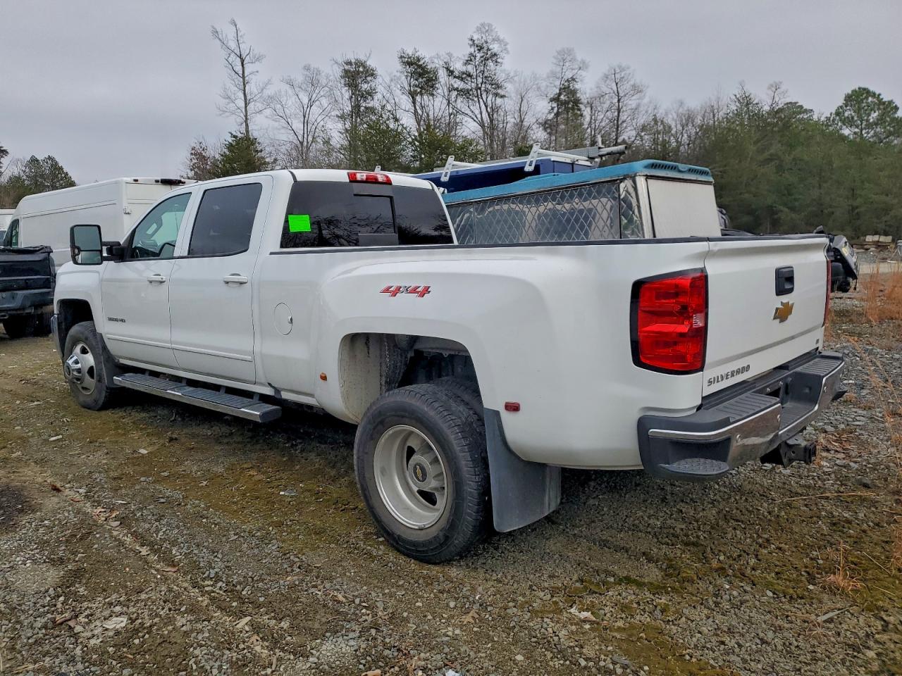 2018 CHEVROLET SILVERADO K3500 LT photo 2