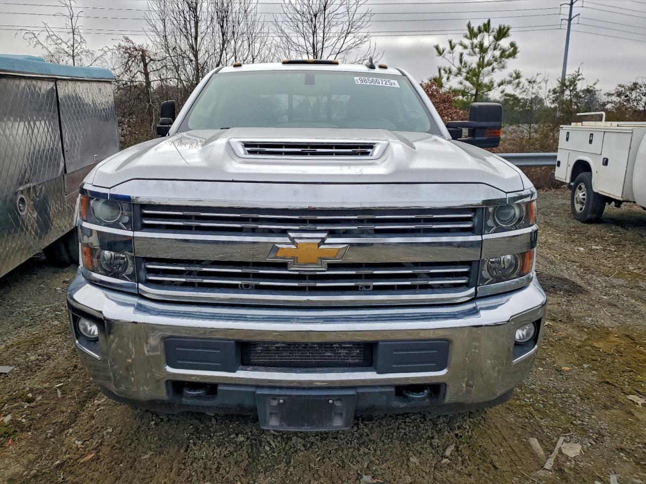 2018 CHEVROLET SILVERADO K3500 LT photo 5