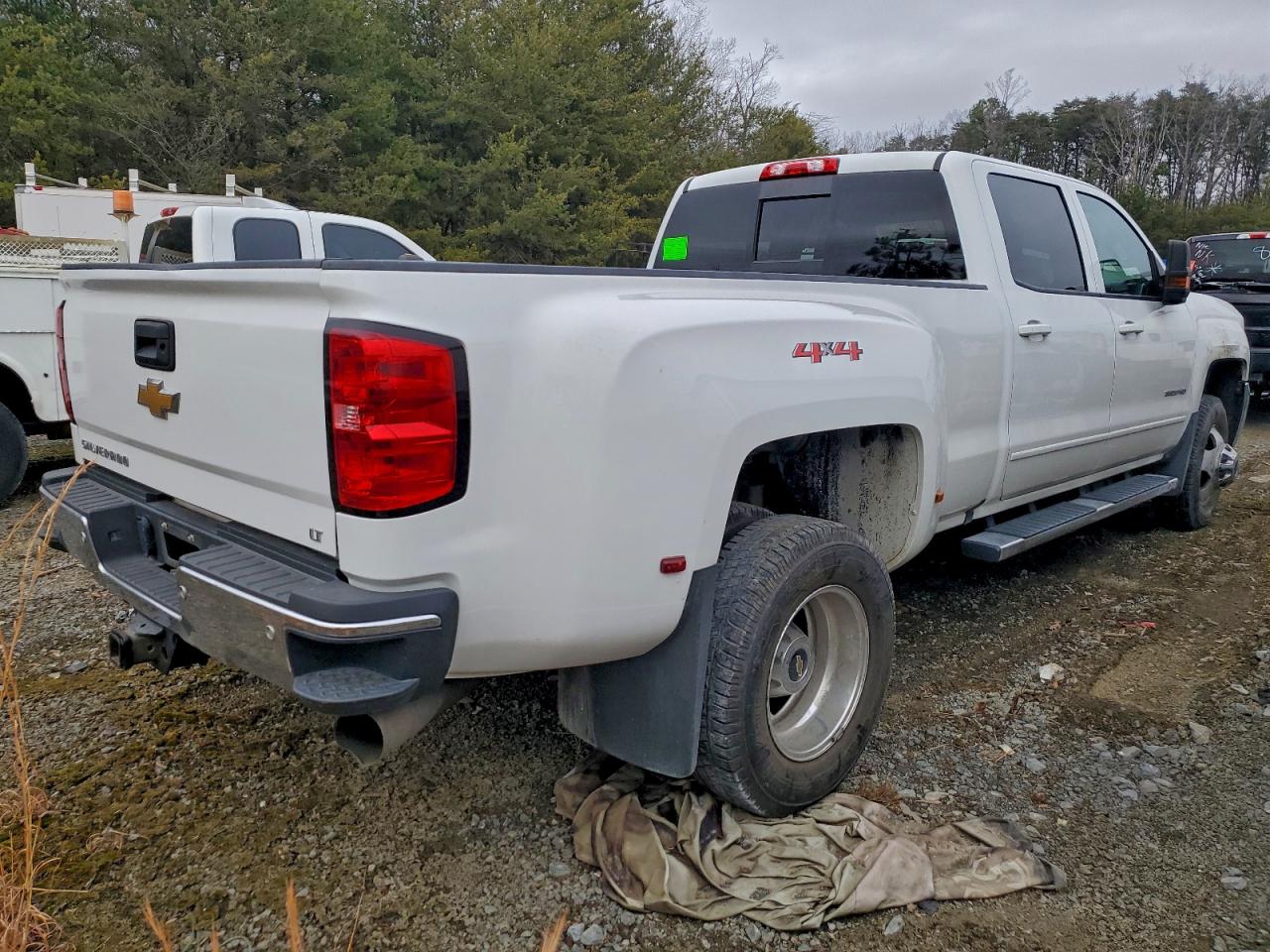 2018 CHEVROLET SILVERADO K3500 LT photo 3