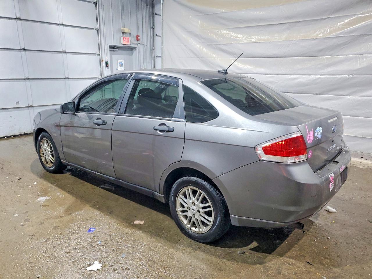 2009 FORD FOCUS SE photo 2