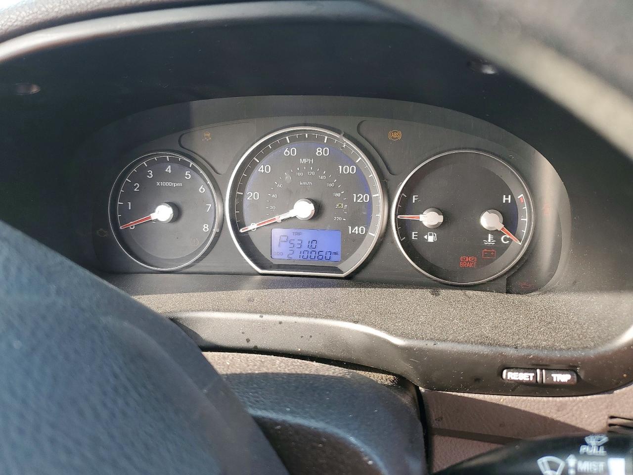 2010 HYUNDAI SANTA FE GLS photo 9