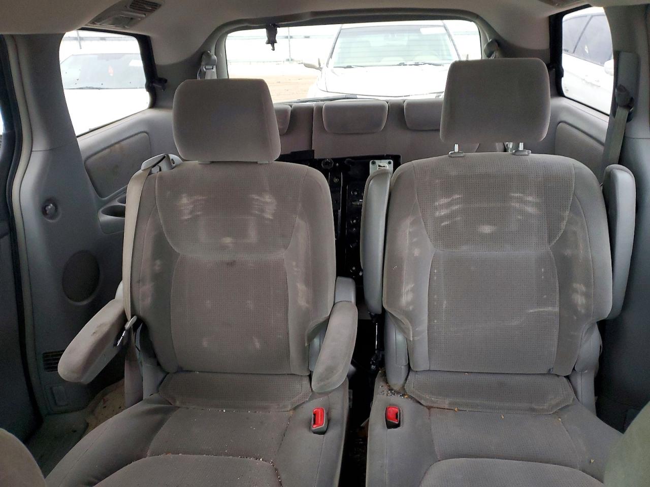 2004 TOYOTA SIENNA CE photo 10