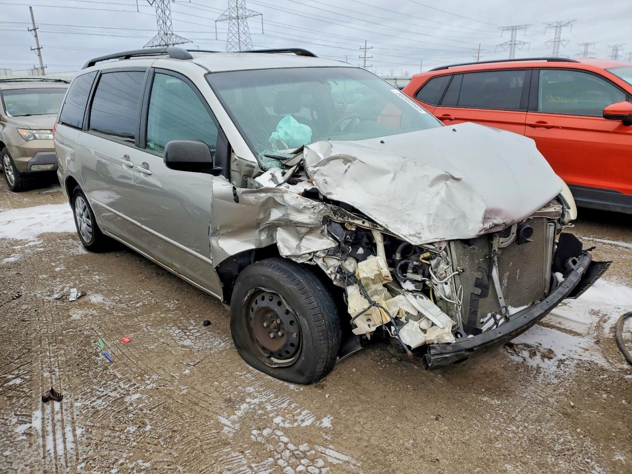 2004 TOYOTA SIENNA CE photo 4