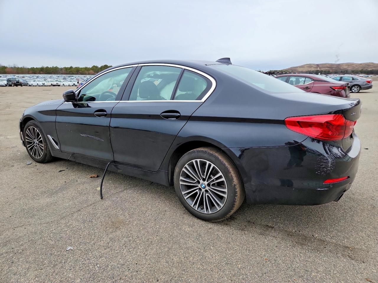 2020 BMW 530 XI photo 2