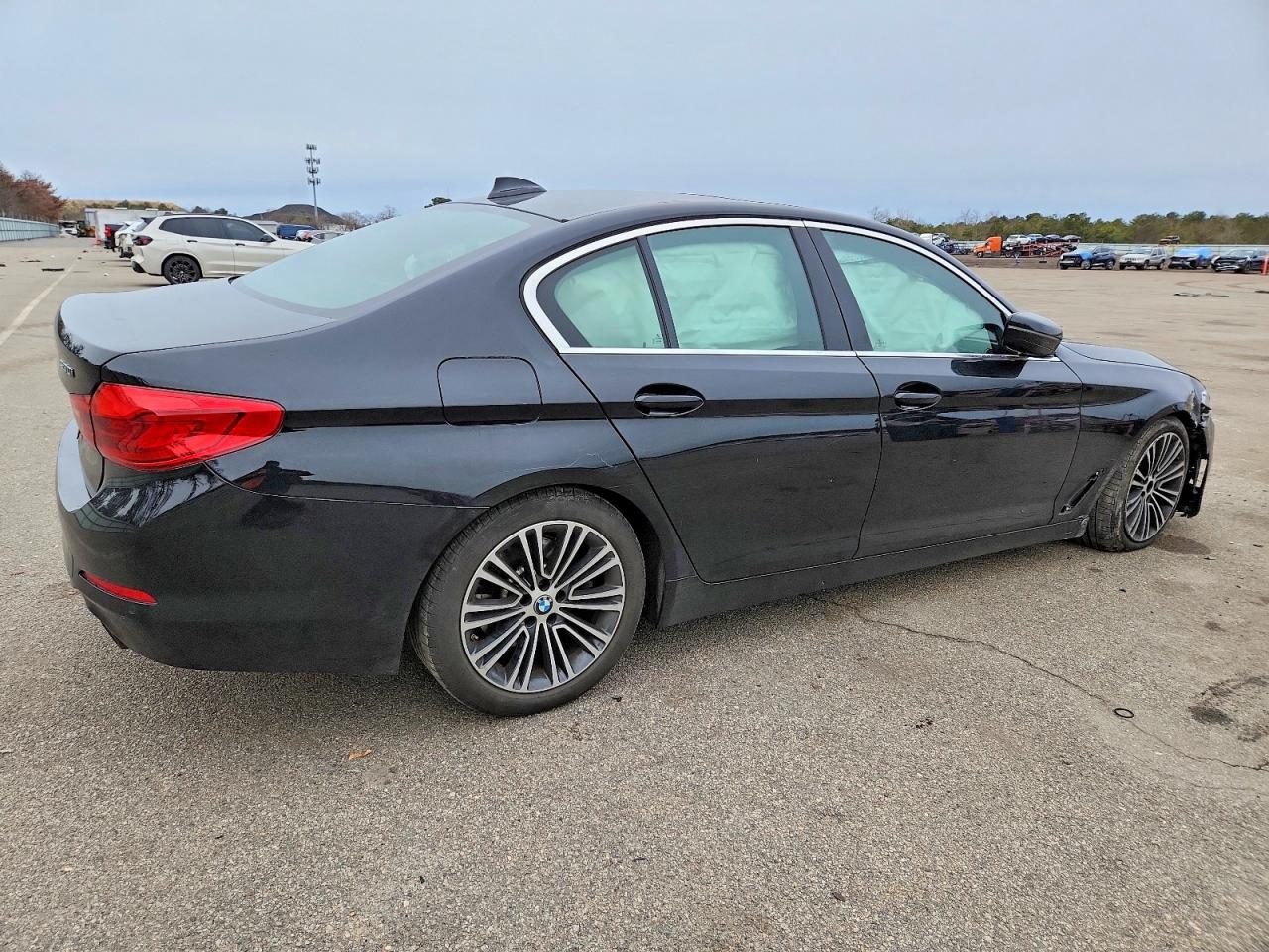 2020 BMW 530 XI photo 3