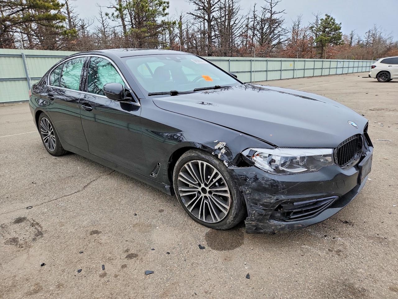 2020 BMW 530 XI photo 4