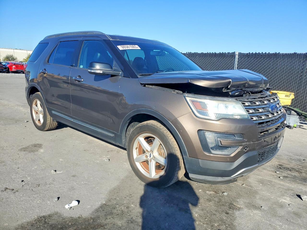 2016 FORD EXPLORER XLT photo 4