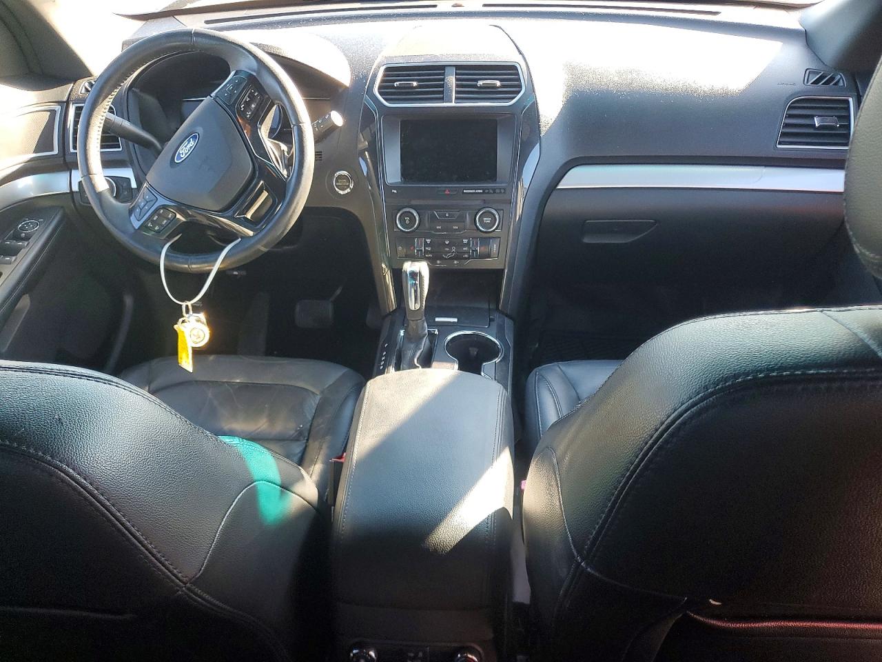 2016 FORD EXPLORER XLT photo 8