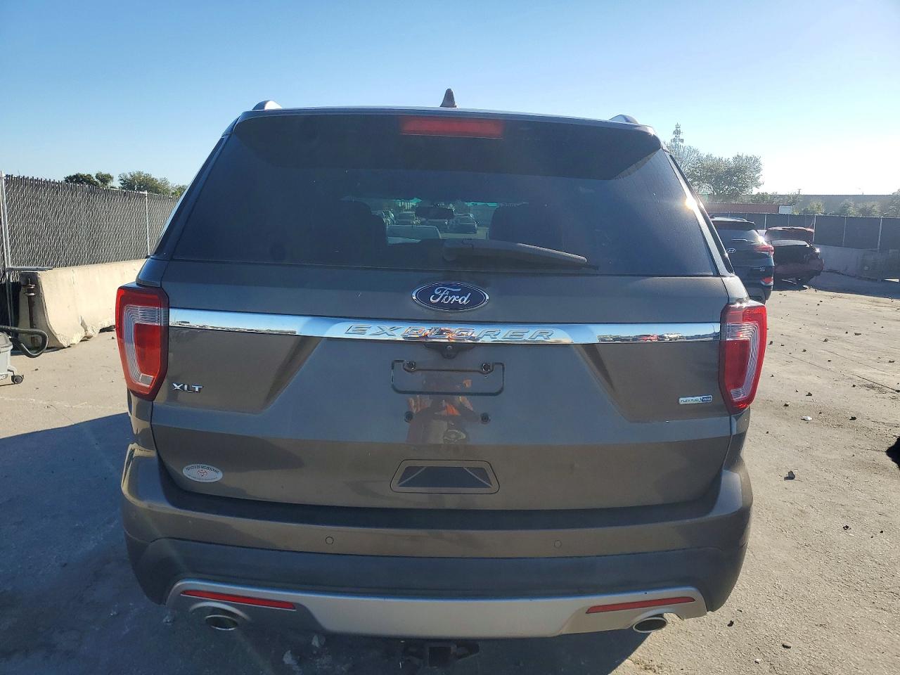 2016 FORD EXPLORER XLT photo 6