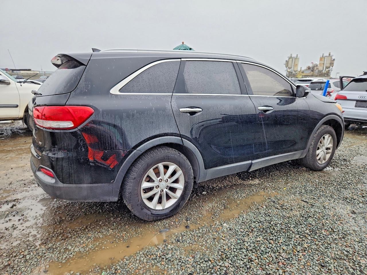 2017 KIA SORENTO LX photo 3