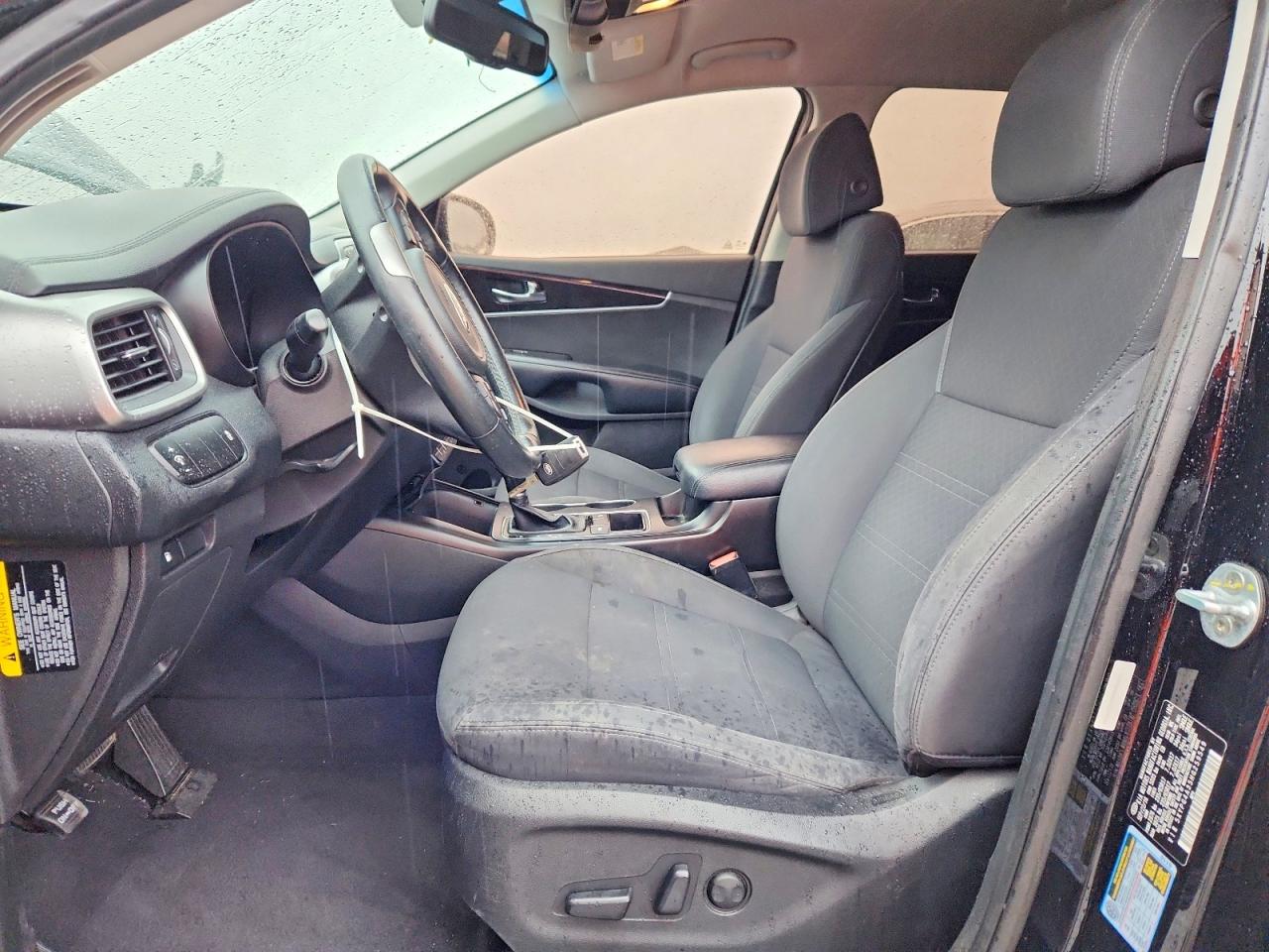 2017 KIA SORENTO LX photo 7
