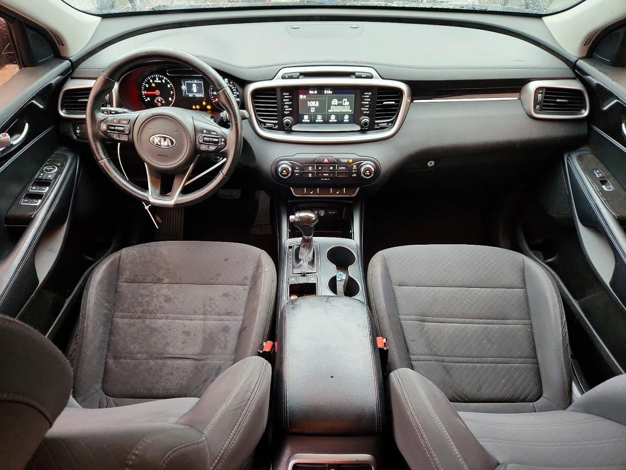 2017 KIA SORENTO LX photo 8