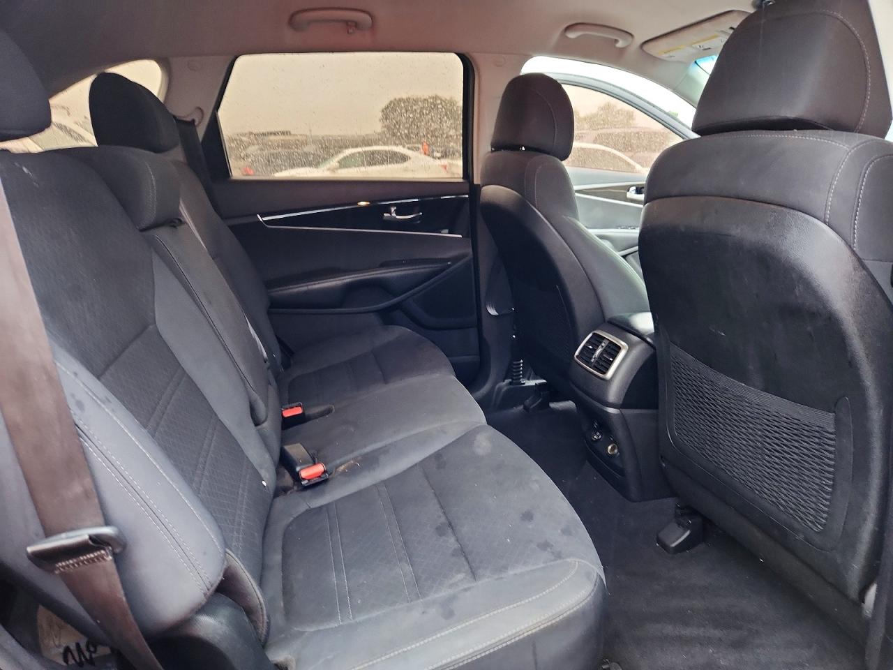 2017 KIA SORENTO LX photo 11