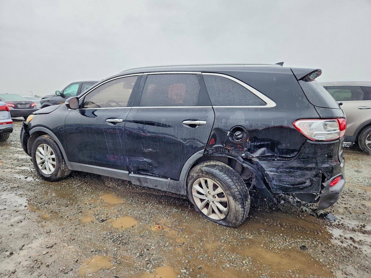 2017 KIA SORENTO LX photo 2