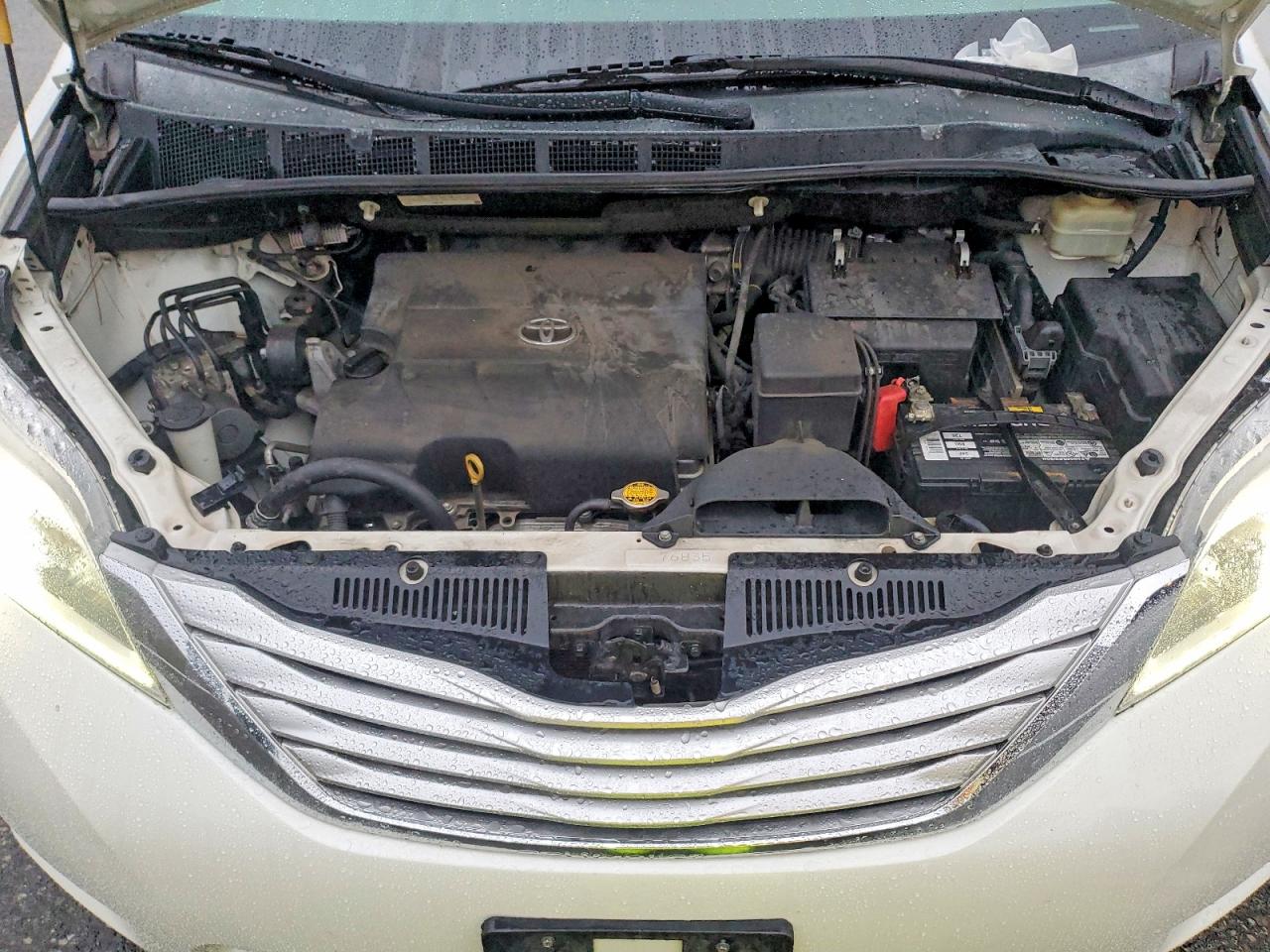 2015 TOYOTA SIENNA XLE photo 23