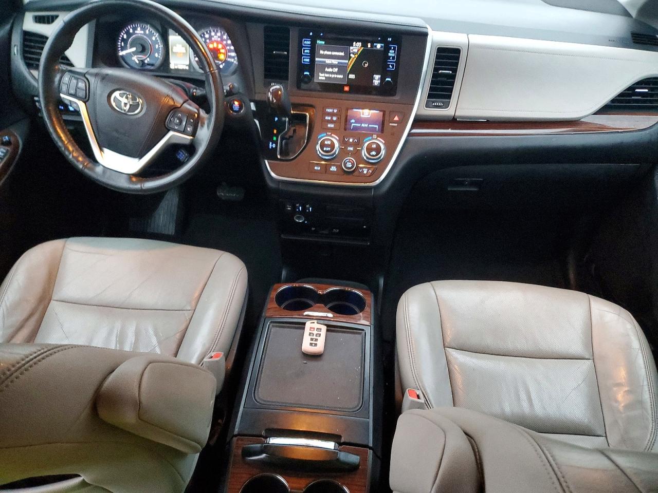 2015 TOYOTA SIENNA XLE photo 15
