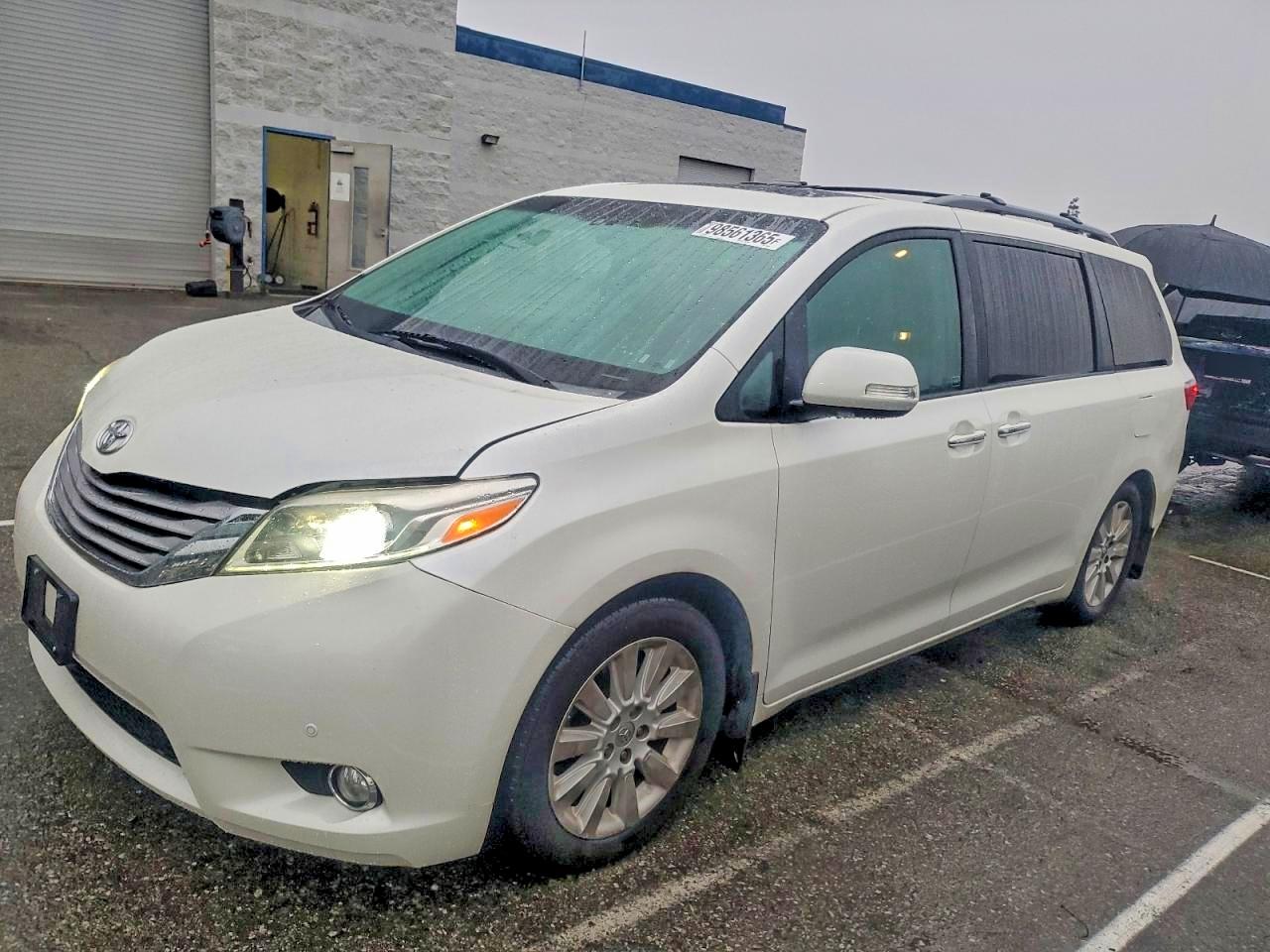 2015 TOYOTA SIENNA