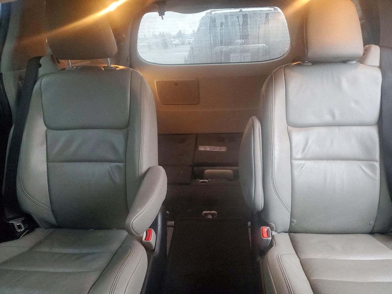 2015 TOYOTA SIENNA XLE photo 19