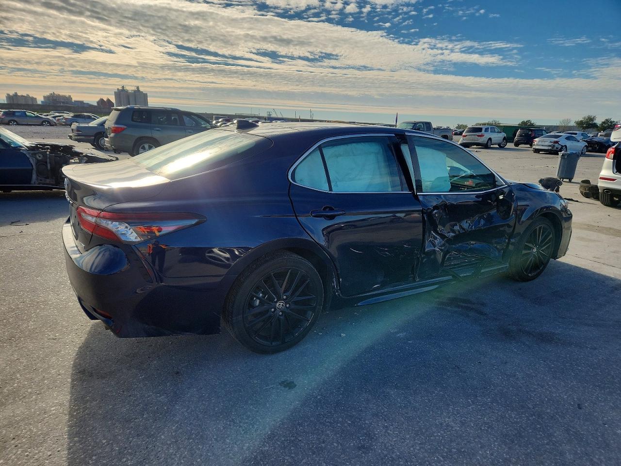 2021 TOYOTA CAMRY XSE photo 3