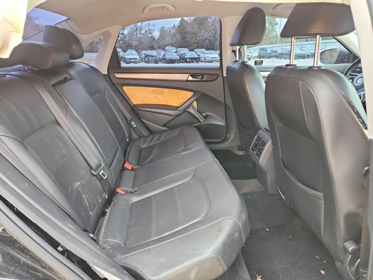 2014 VOLKSWAGEN PASSAT SE photo 28