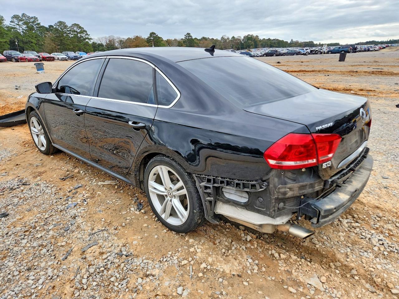 2014 VOLKSWAGEN PASSAT SE photo 4