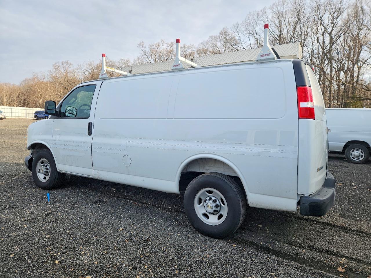 2025 CHEVROLET EXPRESS G3500 UTILITY / SERVICE VAN photo 2