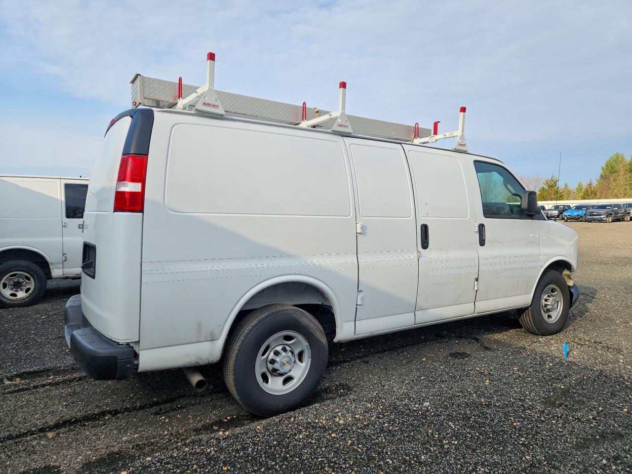2025 CHEVROLET EXPRESS G3500 UTILITY / SERVICE VAN photo 3