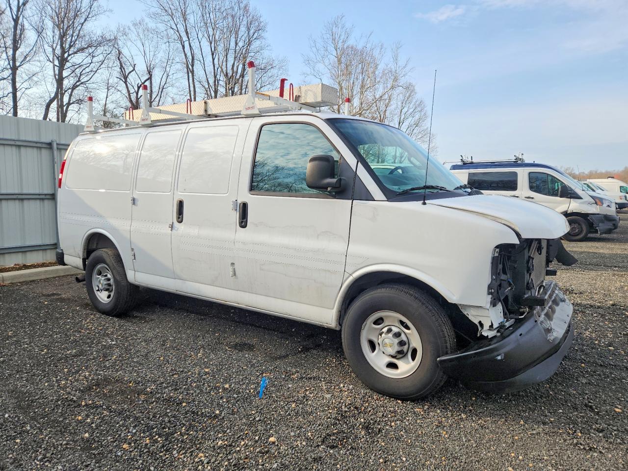 2025 CHEVROLET EXPRESS G3500 UTILITY / SERVICE VAN photo 4