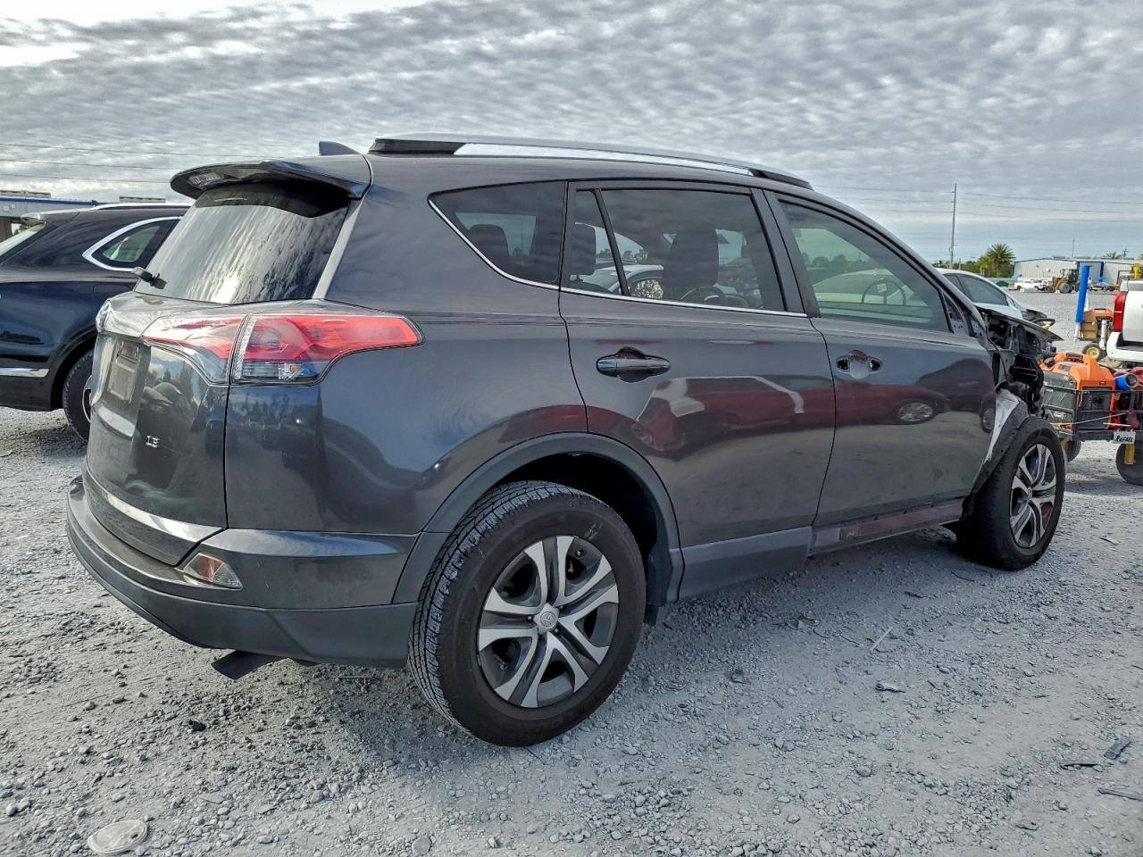 2016 TOYOTA RAV4 LE photo 3