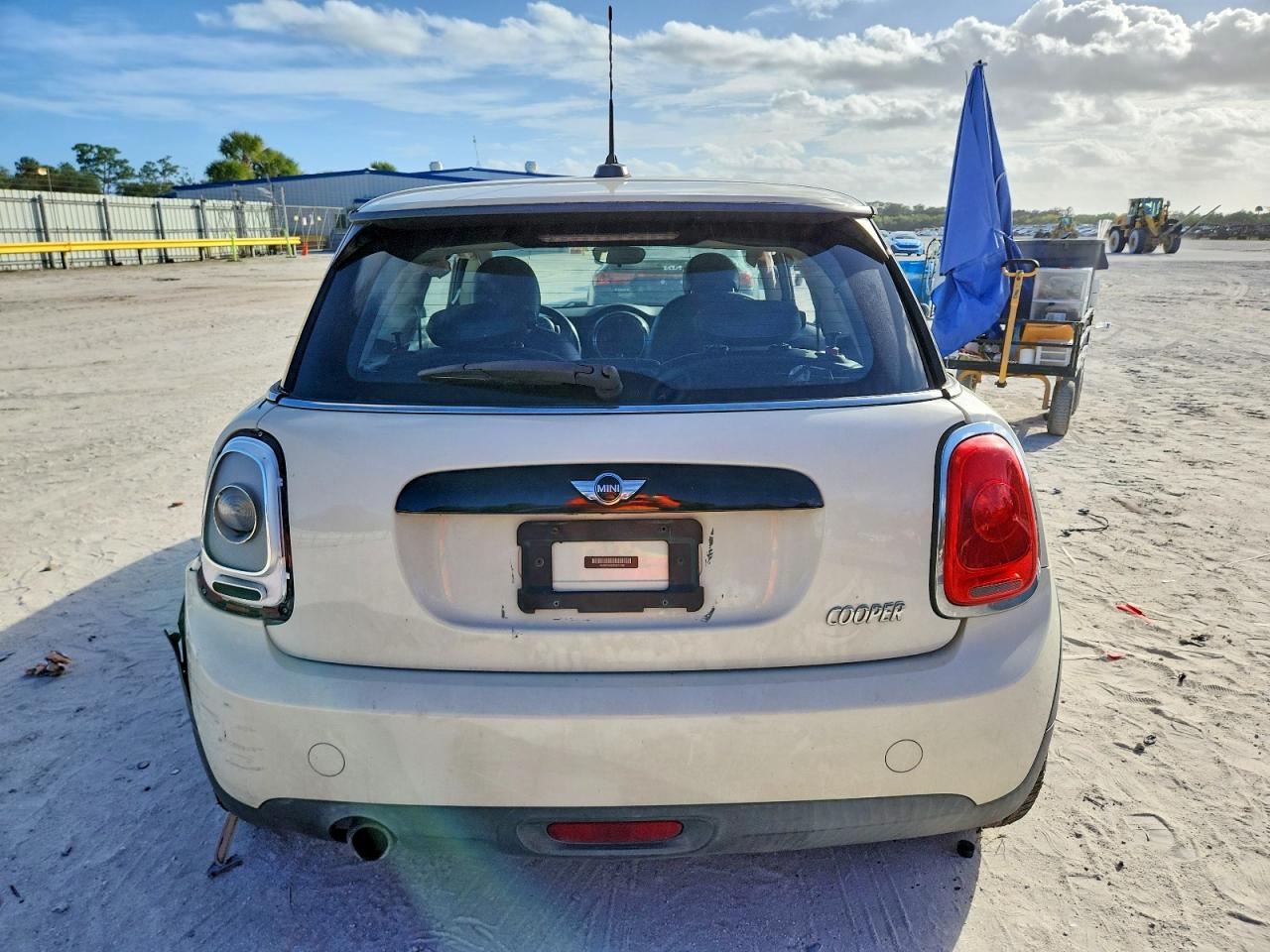 2017 MINI COOPER photo 6