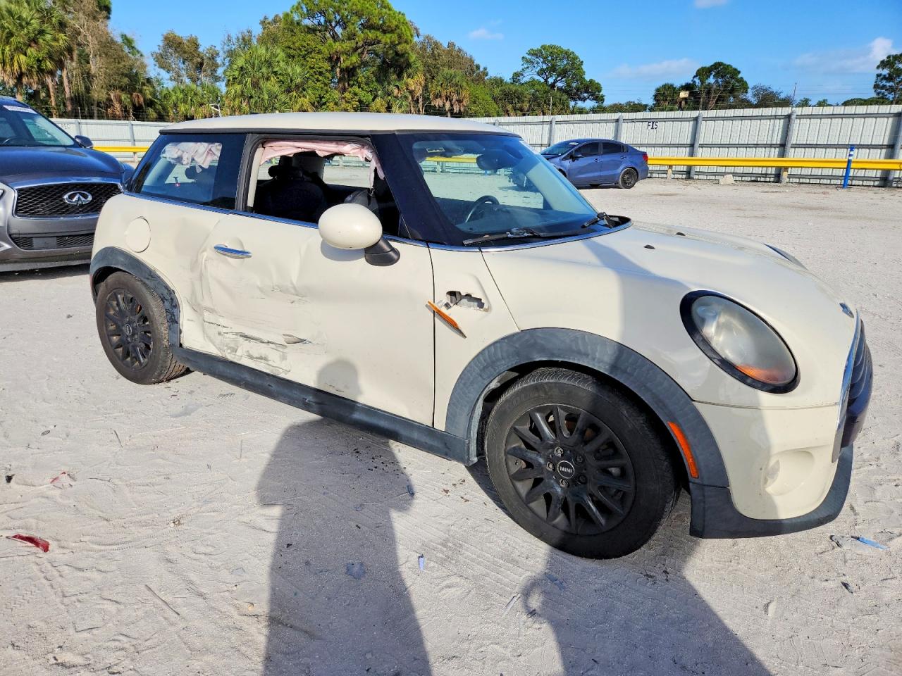 2017 MINI COOPER photo 4