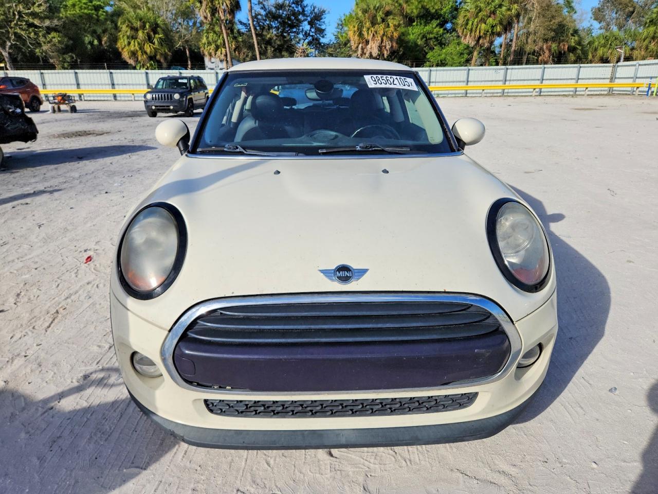 2017 MINI COOPER photo 5