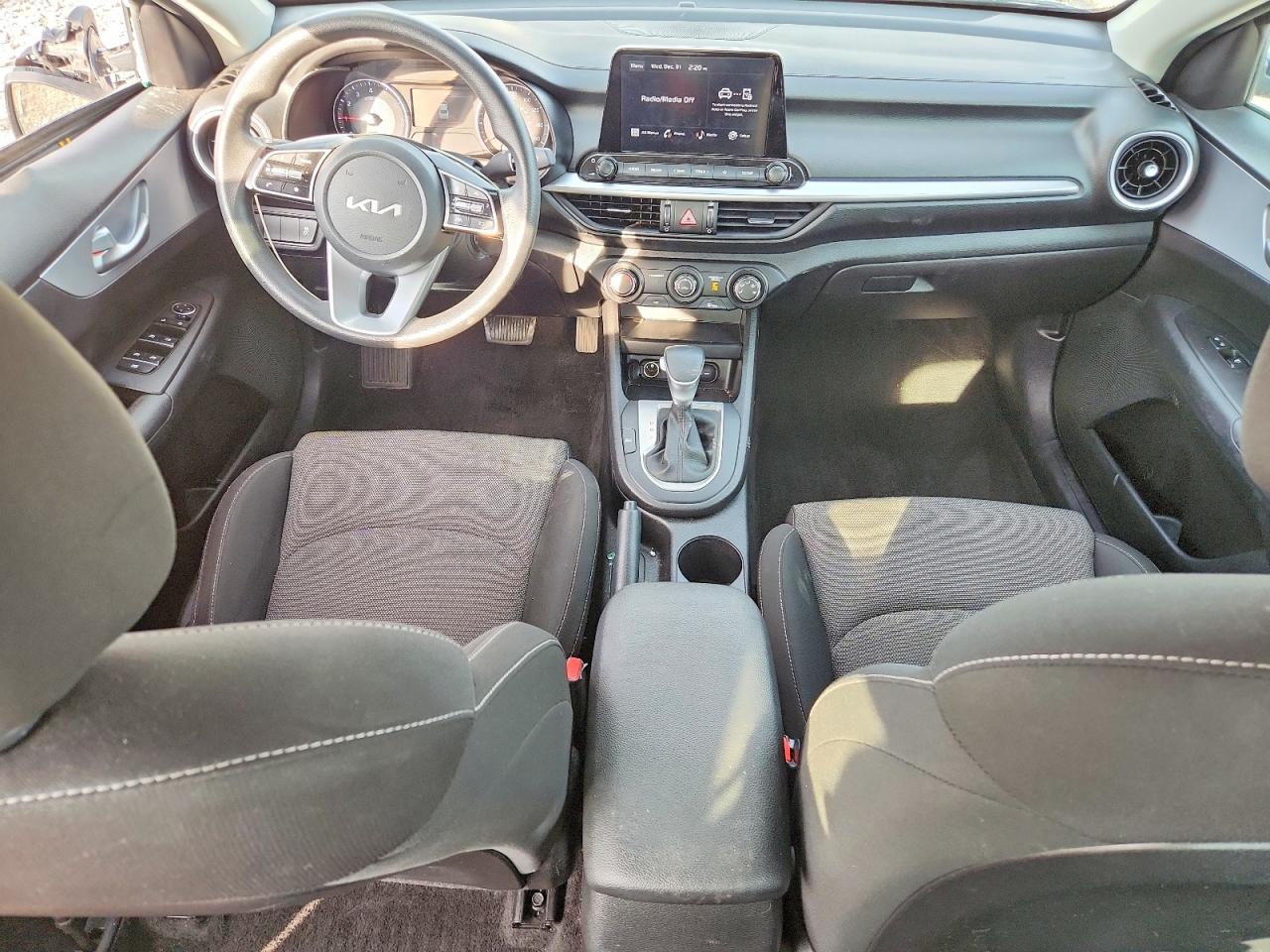 2023 KIA FORTE LX photo 8