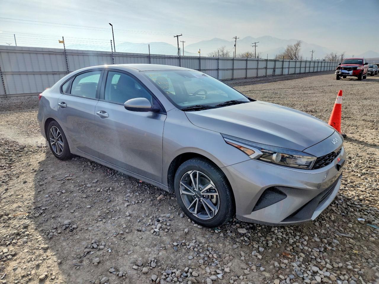 2023 KIA FORTE LX photo 4
