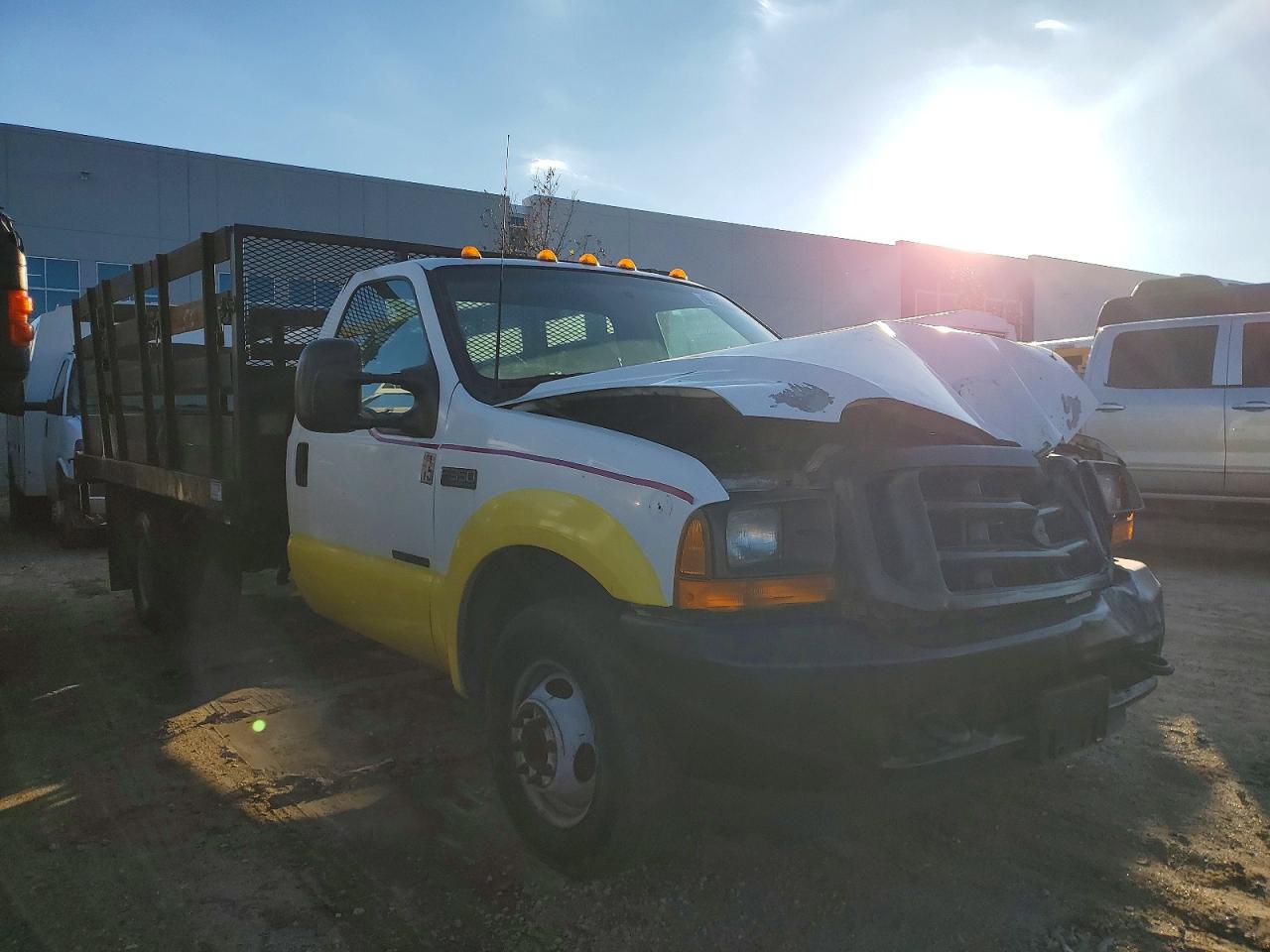 2001 FORD F350 SUPER DUTY FLATBED TRUCK photo 4