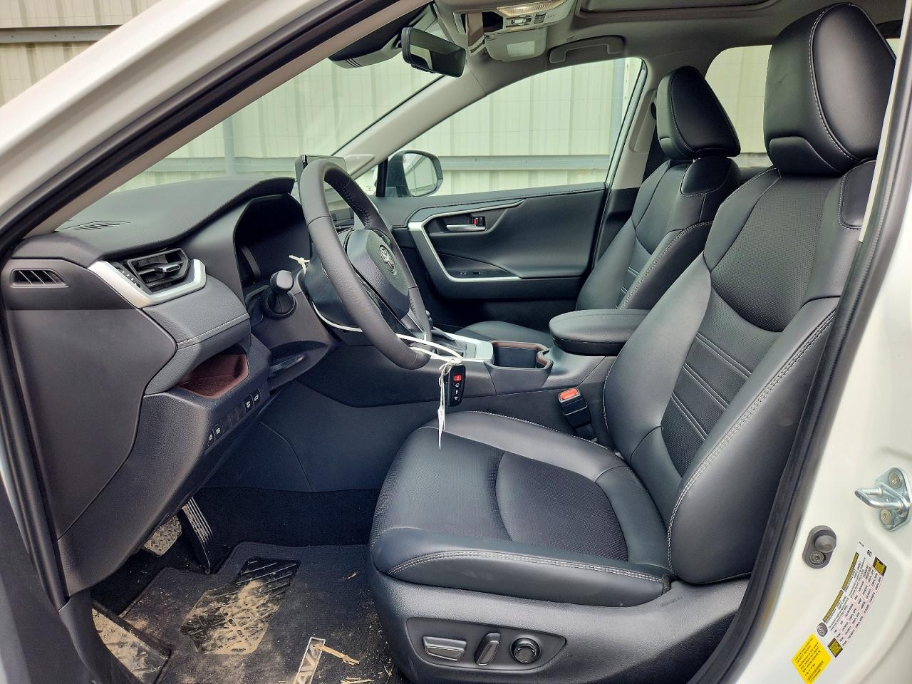 2025 TOYOTA RAV4 LIMITED photo 7