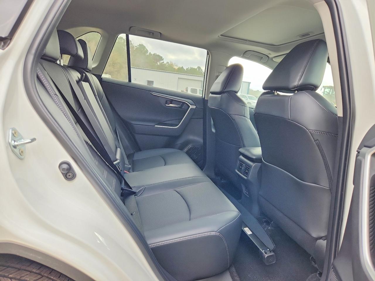 2025 TOYOTA RAV4 LIMITED photo 11
