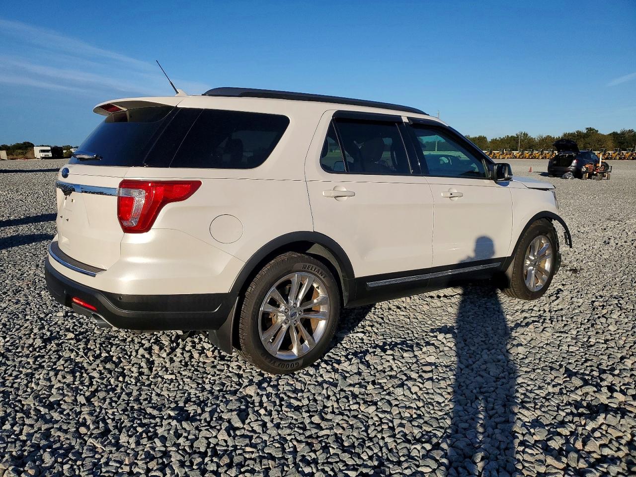 2018 FORD EXPLORER XLT photo 5