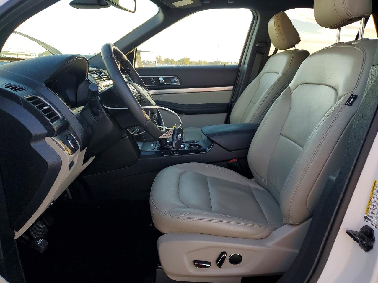 2018 FORD EXPLORER XLT photo 13